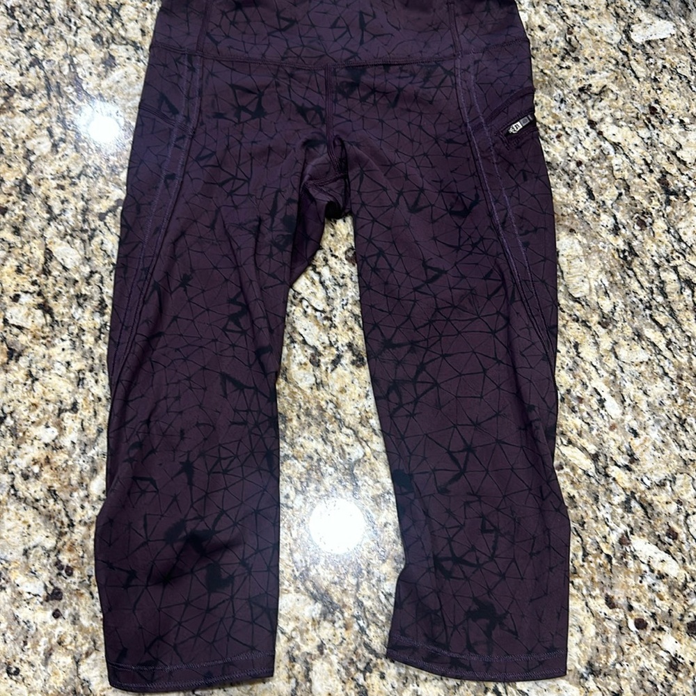 Lululemon Fast and Free Crop Capri plum w/black veins size 4